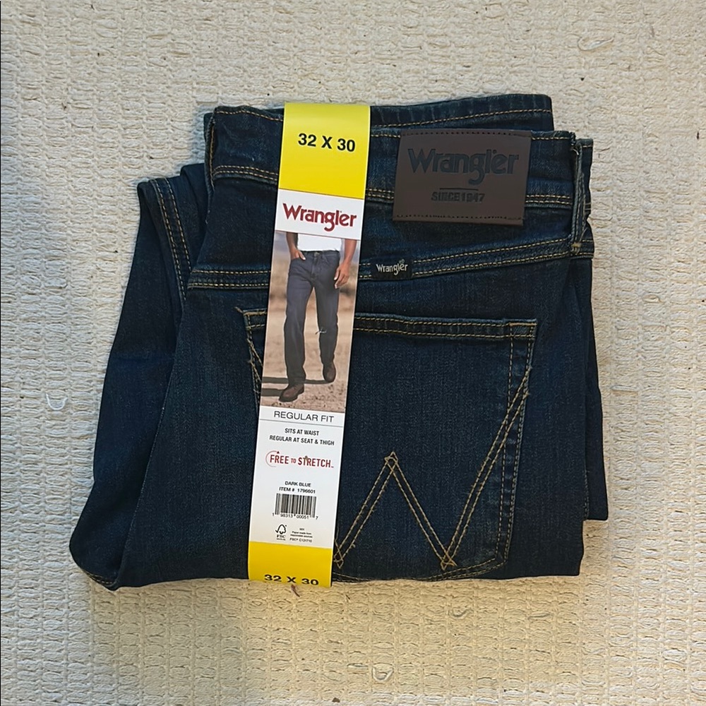 NWT Wrangler Dark Blue Jeans 32x30 Regular Fit